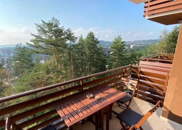 View With Free Garage Parking شقة *